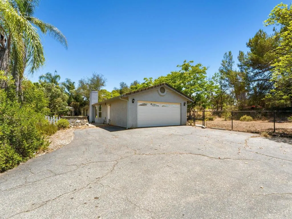 https://cdn.realtyfeed.com/cdn/127/306774613/658d53ac4fcb33216bfda417430c897a.webp