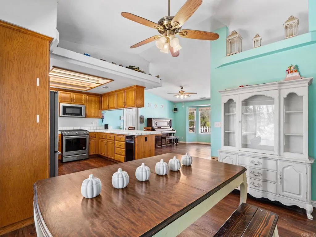https://cdn.realtyfeed.com/cdn/127/306774613/6d87074ba07522148bdc221ec0abc932.webp