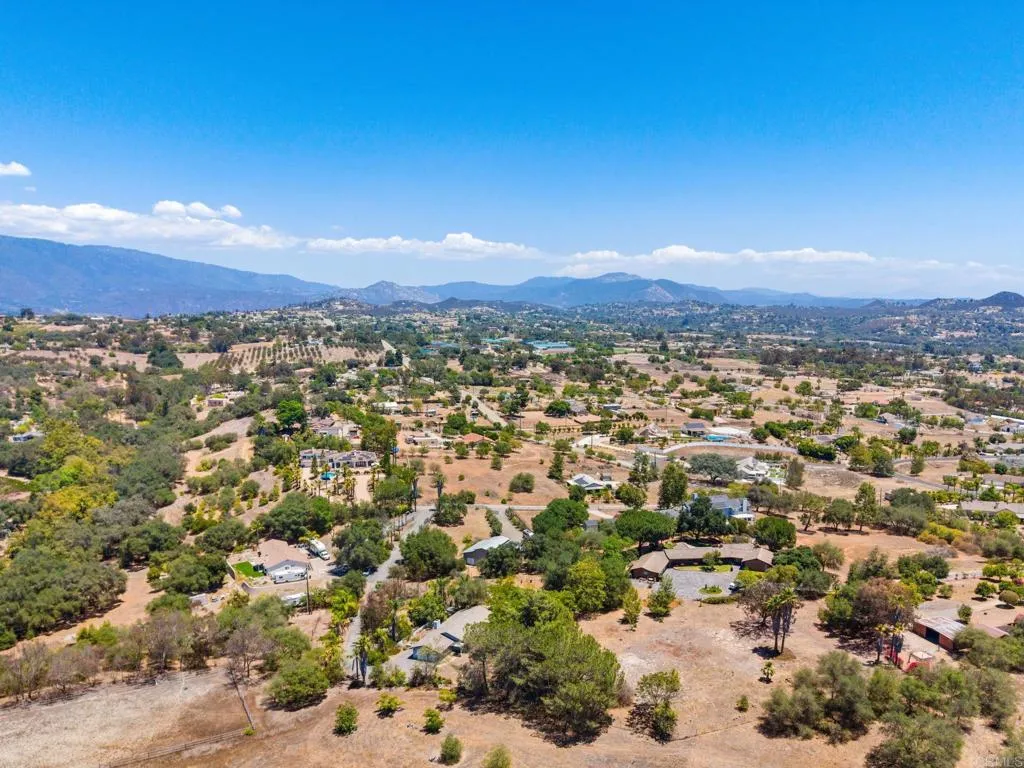 https://cdn.realtyfeed.com/cdn/127/306774613/b3bb1496a741a9f3ef174f797c28b098.webp