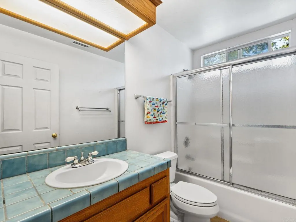 https://cdn.realtyfeed.com/cdn/127/306774613/e5f6d05e311bcc8017d2f3336de18b3d.webp