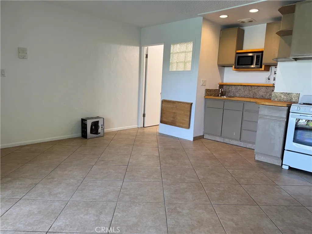 807 E Cottonwood Road Unit 6, Palm Springs, CA 92262 - Photo 3 of 6, Palm Springs, CA