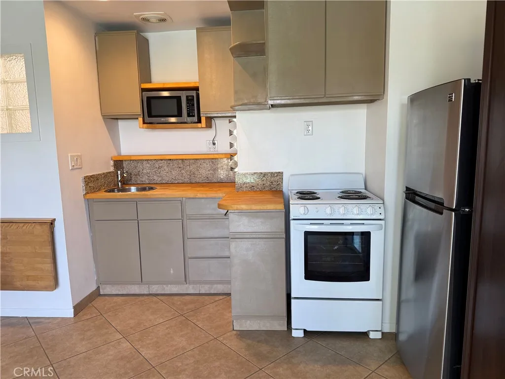 807 E Cottonwood Road Unit 6, Palm Springs, CA 92262 - Photo 4 of 6, Palm Springs, CA