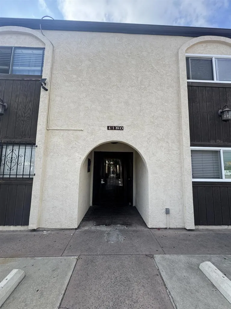 https://cdn.realtyfeed.com/cdn/127/306774727/e587166b679f15c9d0db5962ee1143b8.webp