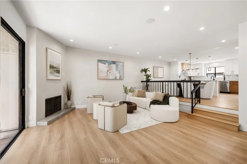 5711 Owensmouth Unit 125, Woodland Hills, CA 91367 - Main photo, Woodland Hills, CA
