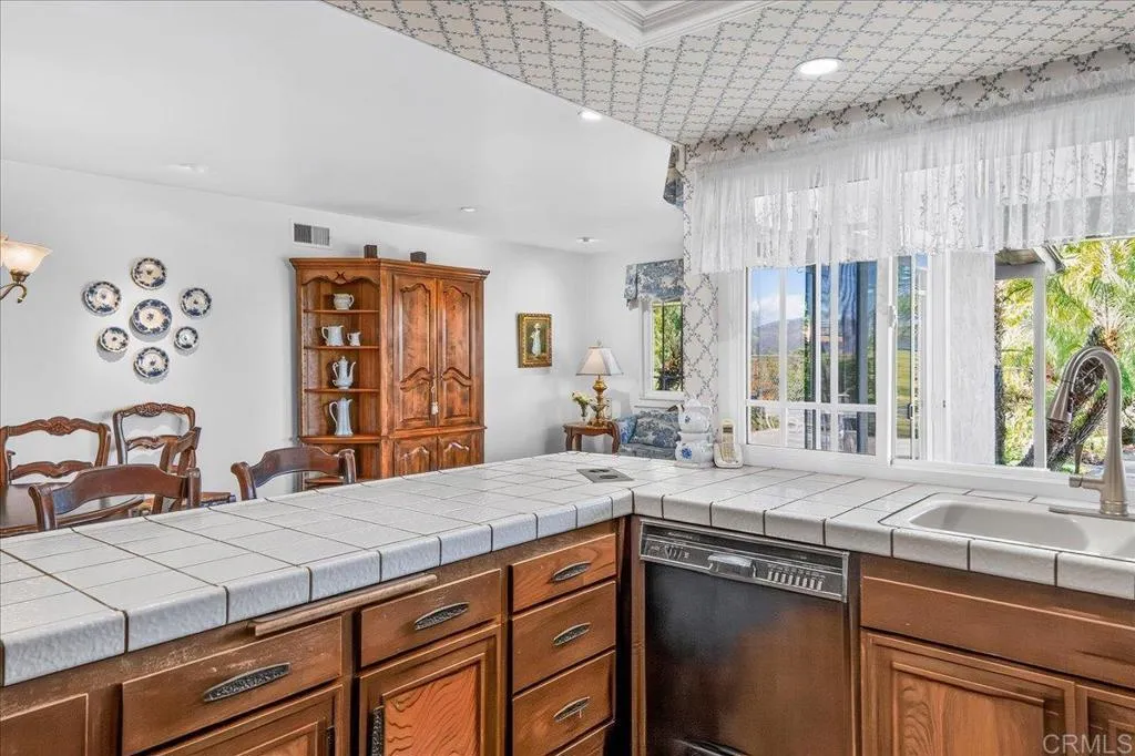 https://cdn.realtyfeed.com/cdn/127/306774781/99ccea07cf7172f839a18ef831aa6dbf.webp