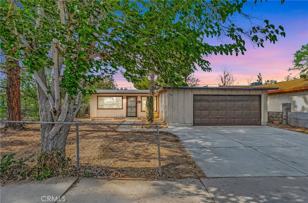 1033 W Holguin
