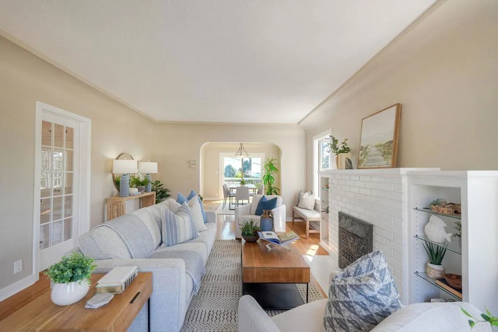 https://cdn.realtyfeed.com/cdn/127/306774992/8a063778c0be30862558429830be32b9.webp