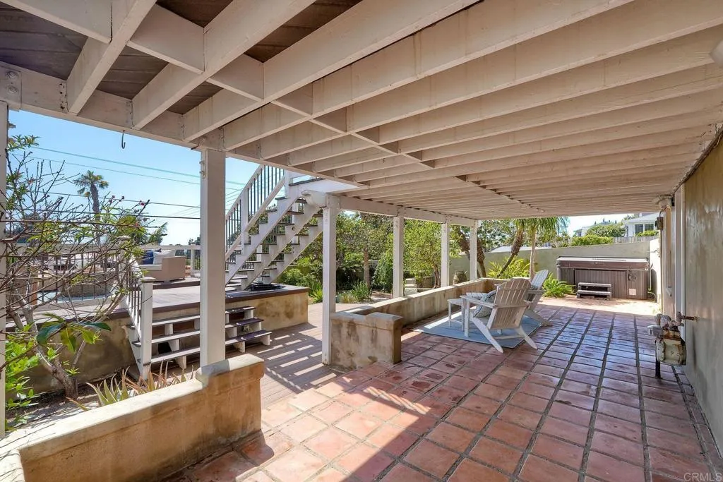 https://cdn.realtyfeed.com/cdn/127/306774992/8f1e2746cb3a8abd9cb4af9ac5bf3fed.webp