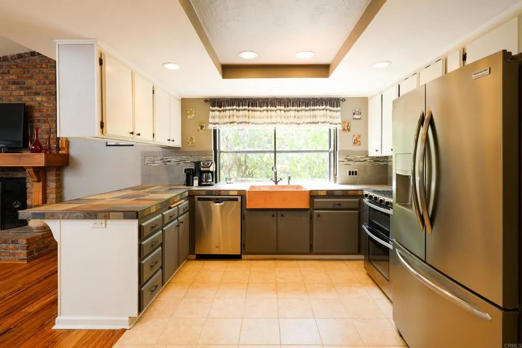 https://cdn.realtyfeed.com/cdn/127/306775224/4d970a67a1082957c9cdf5c6a83d2216.webp
