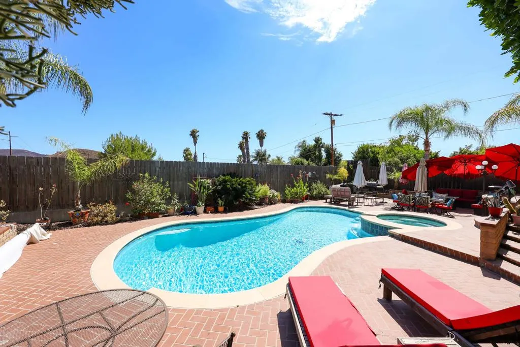 https://cdn.realtyfeed.com/cdn/127/306775224/821bebfbb13821ffa9c8922a91f8241c.webp