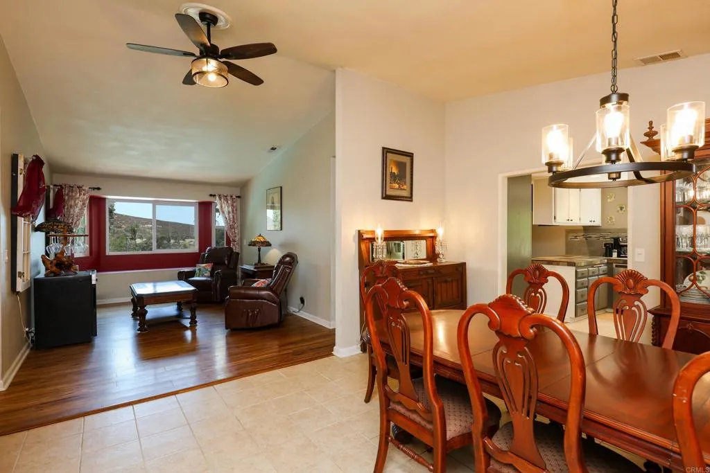 https://cdn.realtyfeed.com/cdn/127/306775224/823d102308ef24c6de6f46701eabcffd.webp