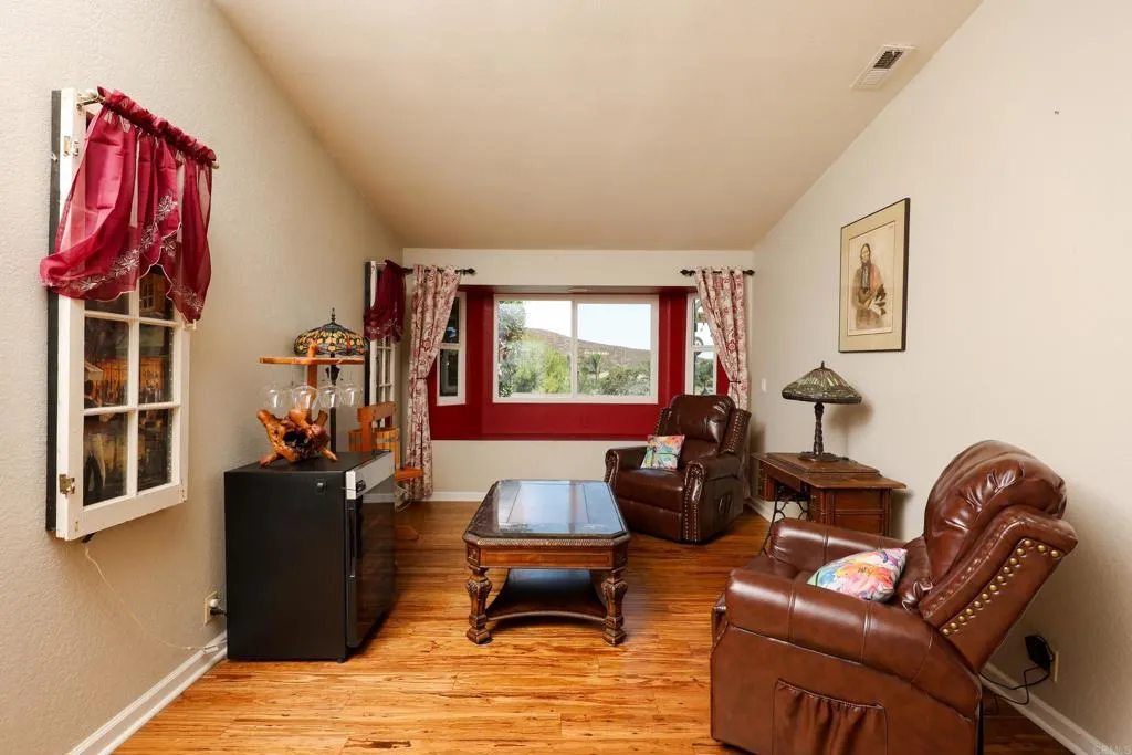 https://cdn.realtyfeed.com/cdn/127/306775224/adfa3d96196b0cedc3a79de44c01c24a.webp