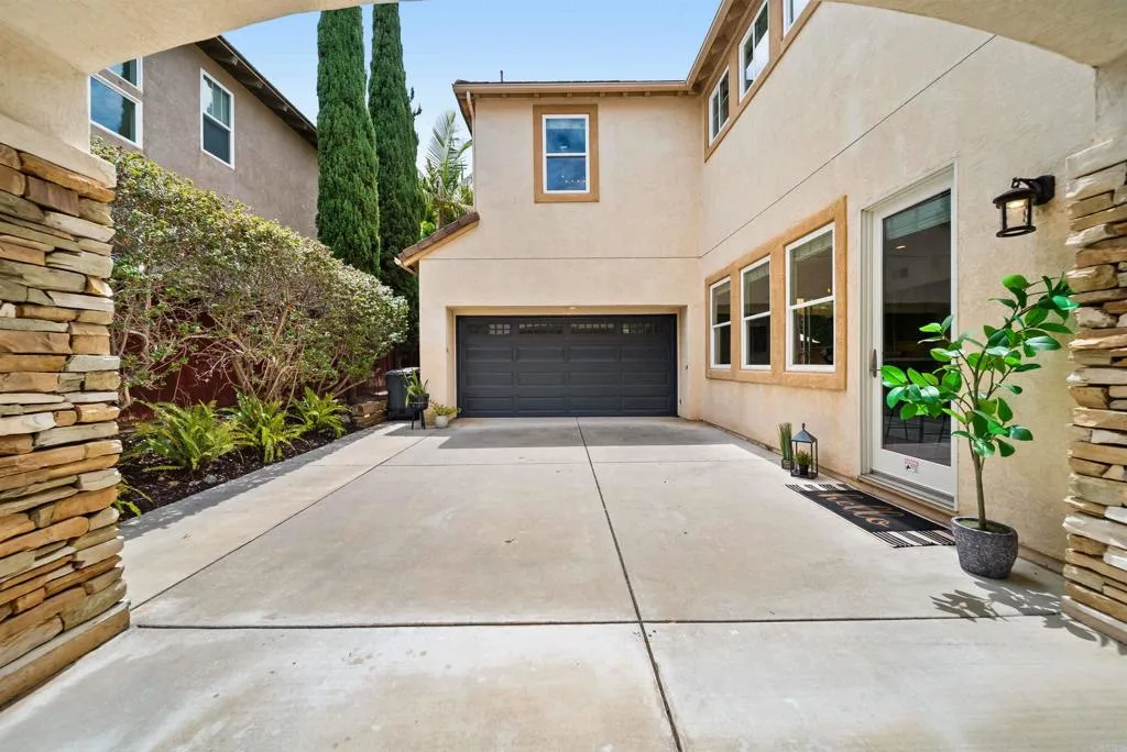 https://cdn.realtyfeed.com/cdn/127/306775269/bf36d75f3241725324017ad56cd1d678.webp