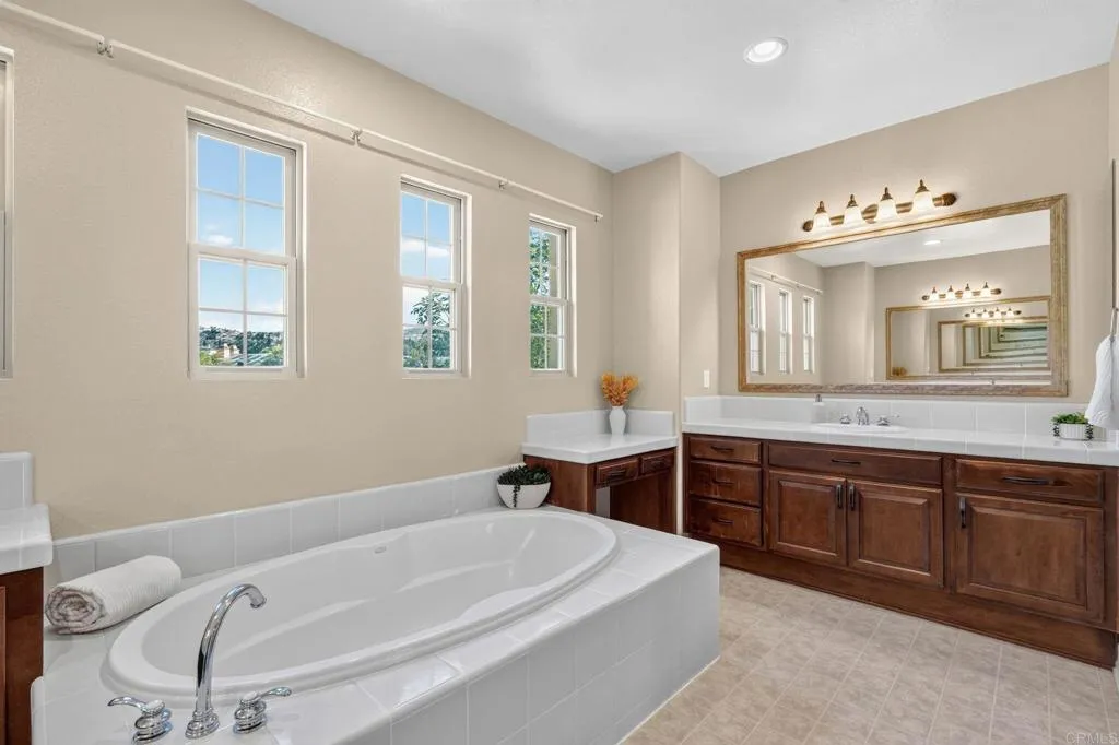 https://cdn.realtyfeed.com/cdn/127/306775270/bad4a869f2f8a94273371db258fe961b.webp