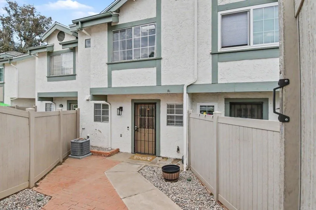 https://cdn.realtyfeed.com/cdn/127/306775326/6640de92a915efedf1a4b593fbbec460.webp