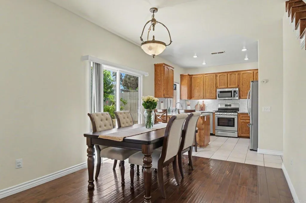 https://cdn.realtyfeed.com/cdn/127/306775362/8ae7c7d9b0a7d85c4da2996e41480cf1.webp