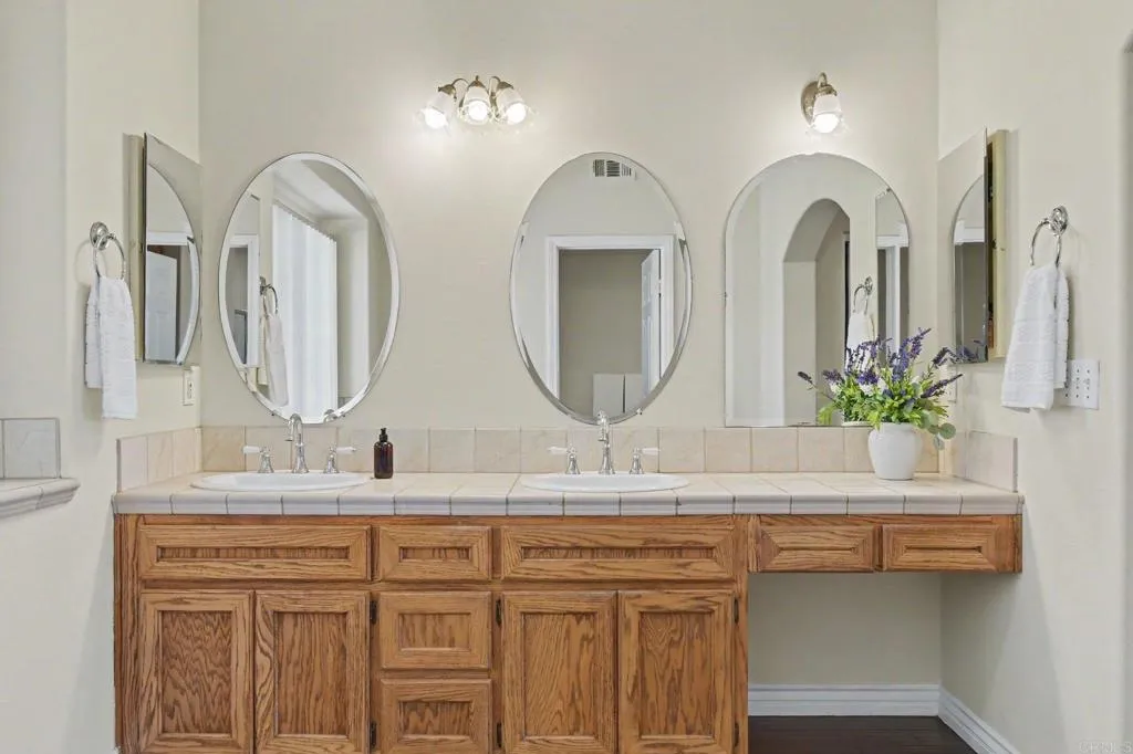 https://cdn.realtyfeed.com/cdn/127/306775362/9d3ea980050a38136cb394ee507b8986.webp