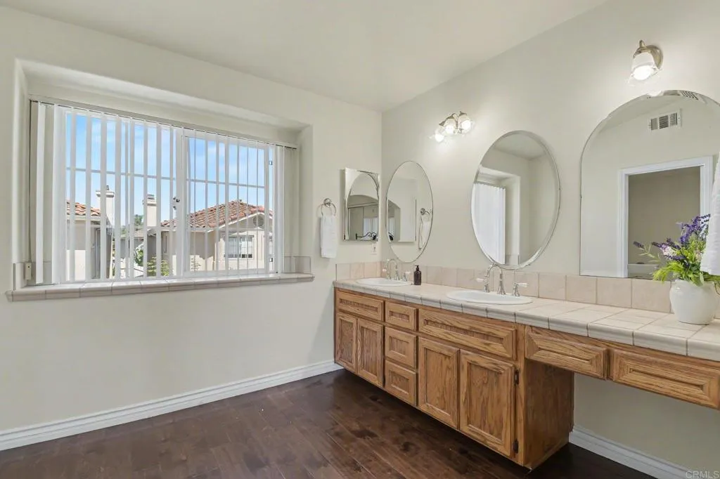 https://cdn.realtyfeed.com/cdn/127/306775362/c2f25ad2cd6b4ff183fdf9eb4f5ac20e.webp