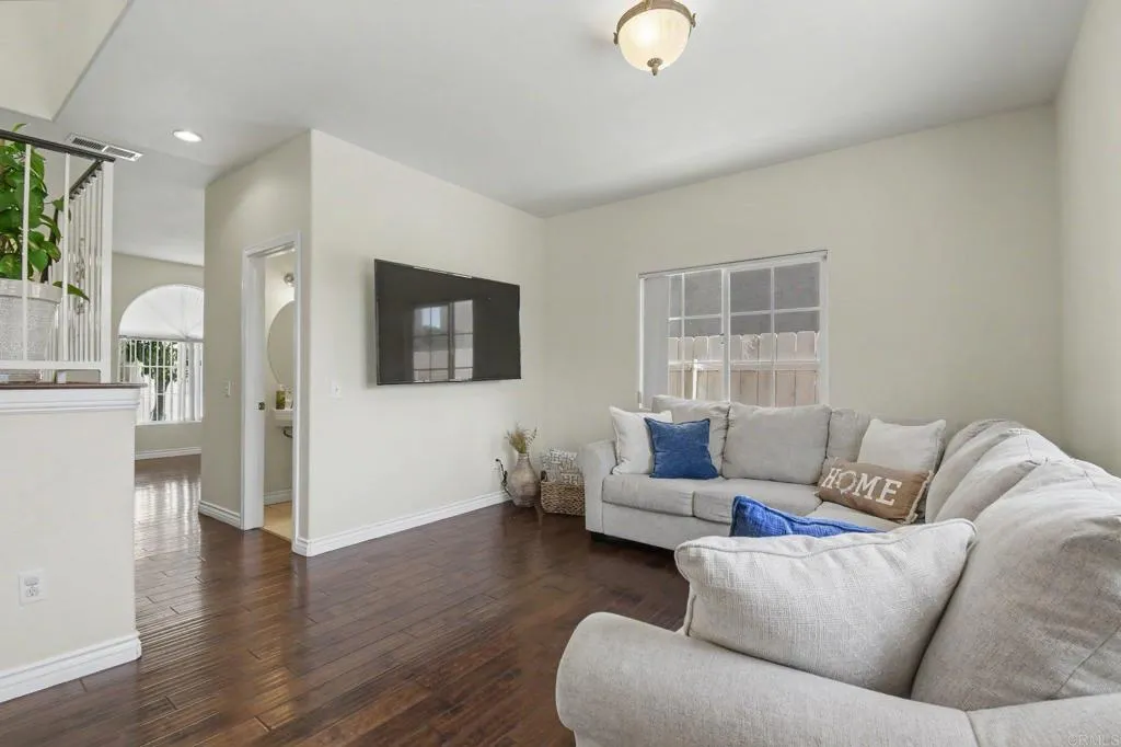 https://cdn.realtyfeed.com/cdn/127/306775362/c548dad1e8db656eb837d3fe6683dafe.webp