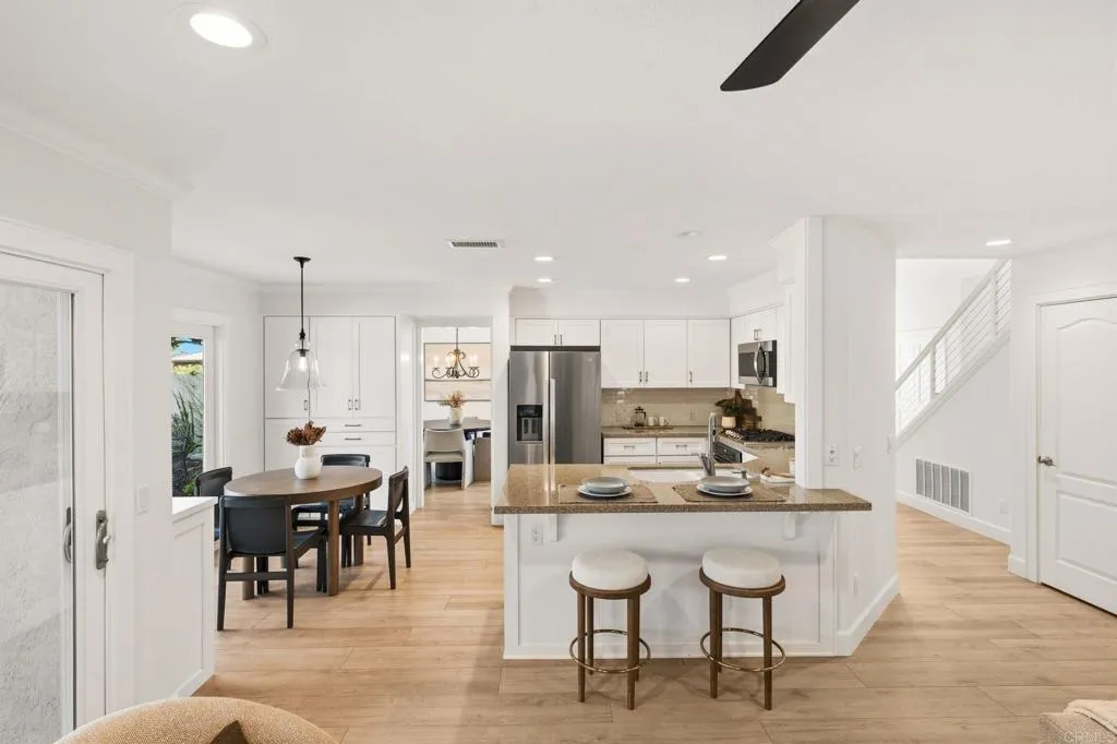 https://cdn.realtyfeed.com/cdn/127/306775367/0dba0a9bb0cd44d89157199ca610a6ca.webp