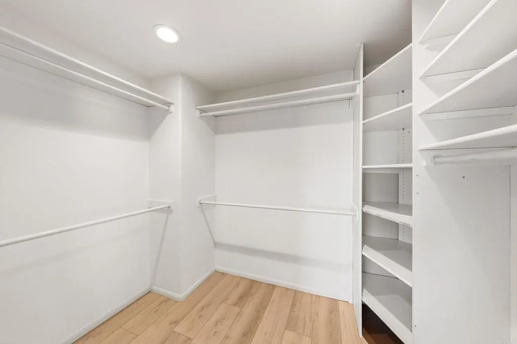 https://cdn.realtyfeed.com/cdn/127/306775367/dde08de9ca72ce79d2df2b0a5e87694f.webp
