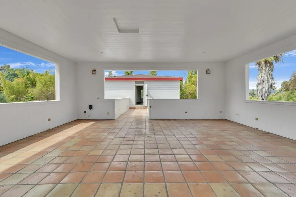 https://cdn.realtyfeed.com/cdn/127/306775414/4d160249bc456cab06206e2f239ac3a7.webp