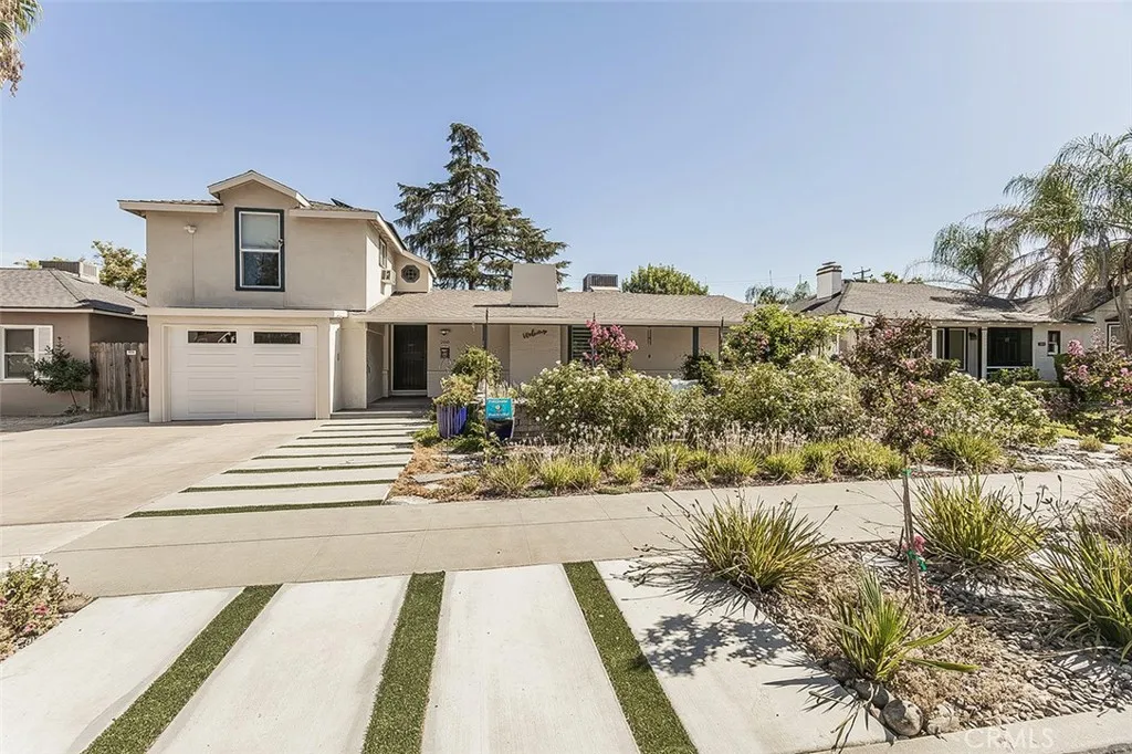 208 E Peralta