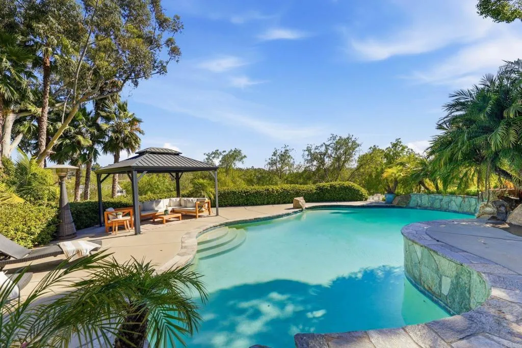 https://cdn.realtyfeed.com/cdn/127/306775455/249d340859442df0e4cf796e278dbdf6.webp