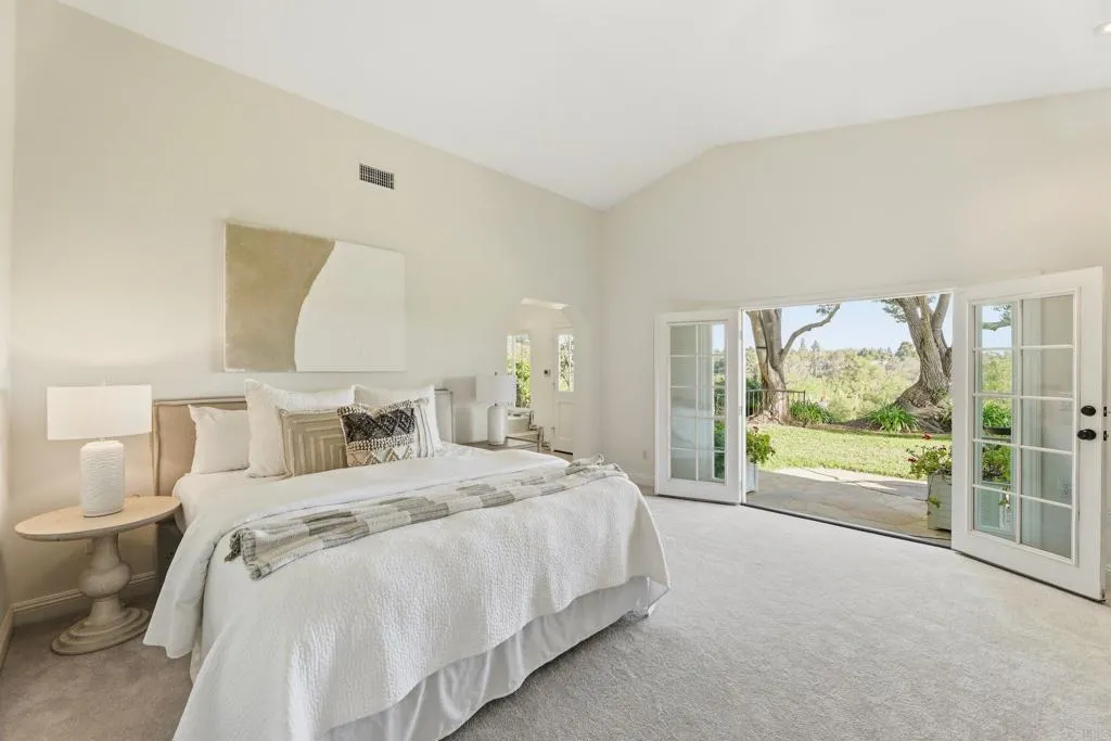 https://cdn.realtyfeed.com/cdn/127/306775455/256cc5623b48ce3d51f85a609eea4bc2.webp