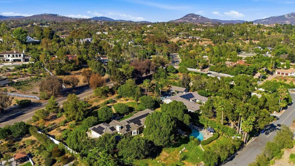 https://cdn.realtyfeed.com/cdn/127/306775455/3cf754e75d84fd23d3d605ab350118b0.webp