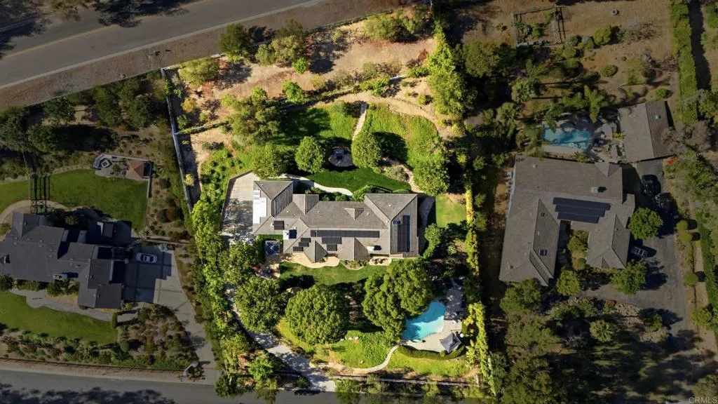 https://cdn.realtyfeed.com/cdn/127/306775455/893fd989eb101d762d17609f91976cc4.webp
