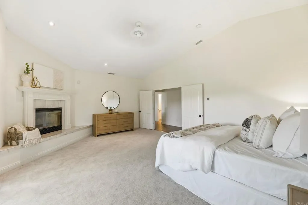 https://cdn.realtyfeed.com/cdn/127/306775455/a02e5df549ea15aeceabd67c2c3791f2.webp