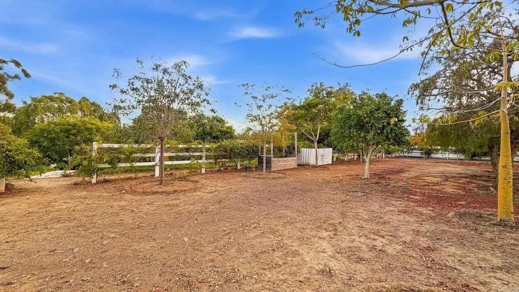 https://cdn.realtyfeed.com/cdn/127/306775455/e6e5e7b85836cef0a9f36b0550fedbfe.webp