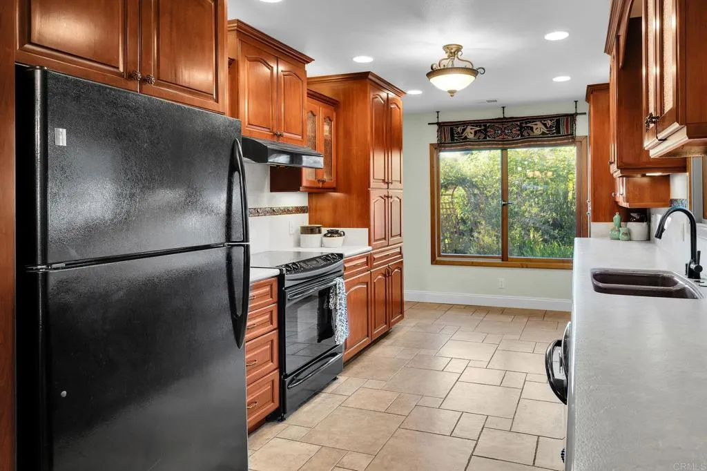 https://cdn.realtyfeed.com/cdn/127/306775471/38cb0acbf1ba53f2a6238bf20706c121.webp
