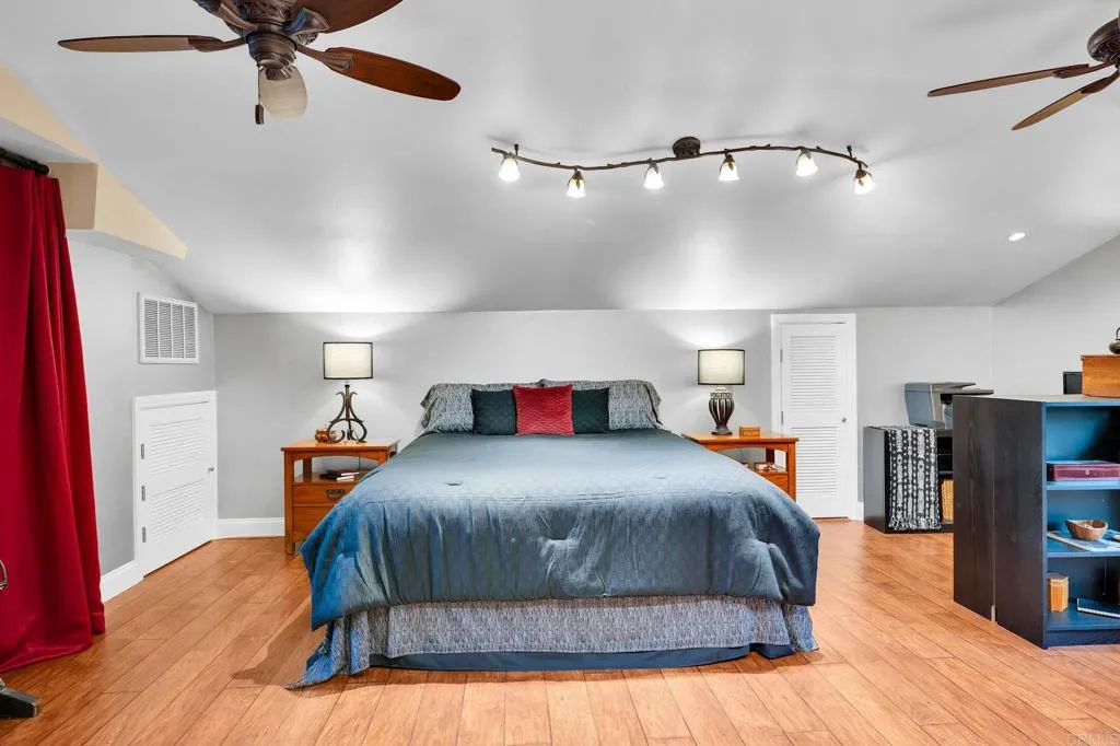 https://cdn.realtyfeed.com/cdn/127/306775471/6644caec4233f76c7adfc9b1959b0469.webp