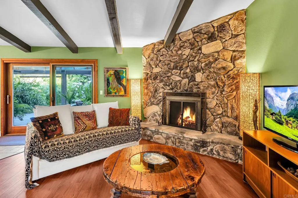 https://cdn.realtyfeed.com/cdn/127/306775471/714d6719a6dce1813d4e51b0e8bf2d75.webp
