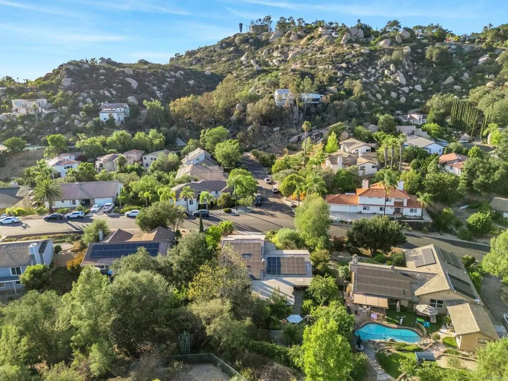 https://cdn.realtyfeed.com/cdn/127/306775471/818eaa4c01f78eb2bf9fa790b429e056.webp