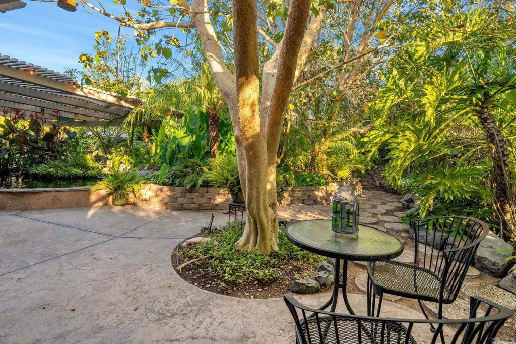 https://cdn.realtyfeed.com/cdn/127/306775471/8446e045b0424bc5aa11c978ed4316f2.webp