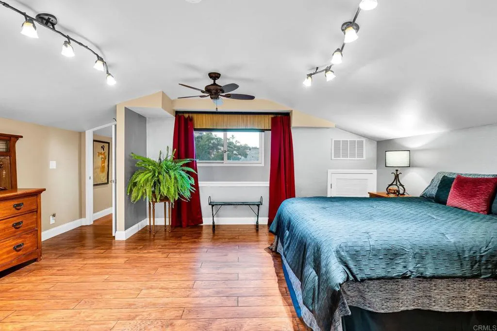 https://cdn.realtyfeed.com/cdn/127/306775471/f228e9684936d218647f7f3de14041b1.webp