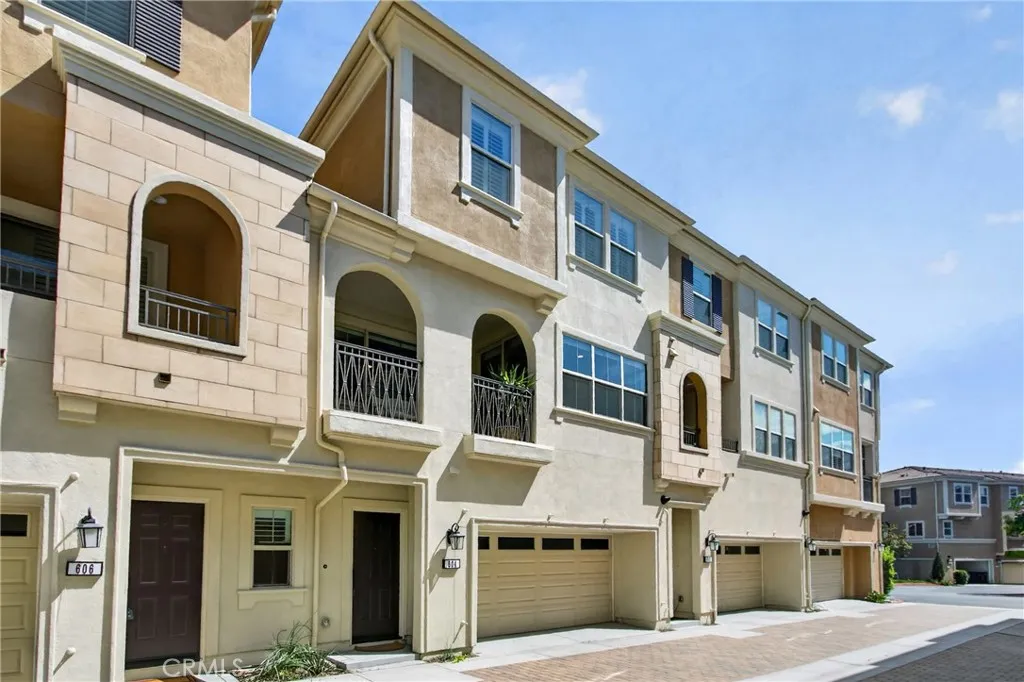 604 White Oaks
