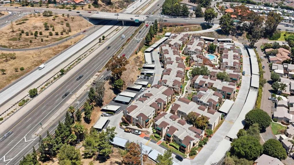 https://cdn.realtyfeed.com/cdn/127/306775475/e8ce8db8d6ac17bf4ea9e9708e268fe3.webp