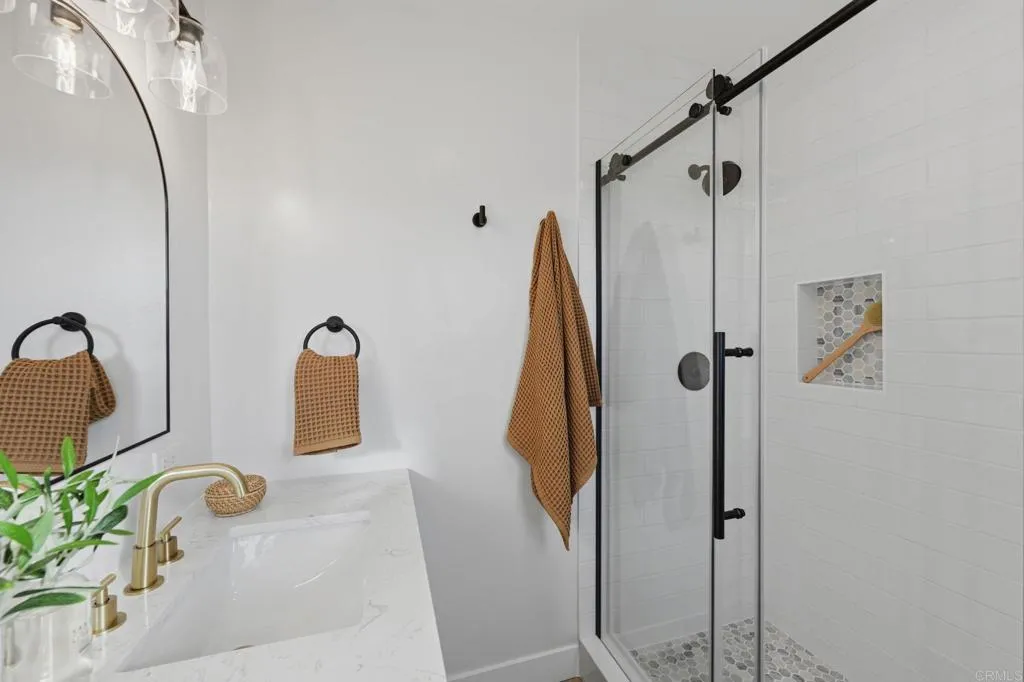 https://cdn.realtyfeed.com/cdn/127/306775476/51b858ad05e5c24bb79be036a3c9080a.webp