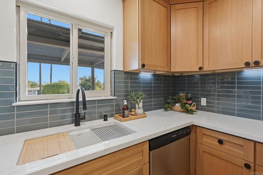 https://cdn.realtyfeed.com/cdn/127/306775476/adfdc22a963d01695967171100fe0982.webp