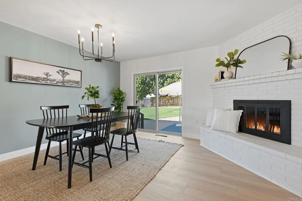https://cdn.realtyfeed.com/cdn/127/306775476/f87e91399a8fac6ec356cd6053769422.webp