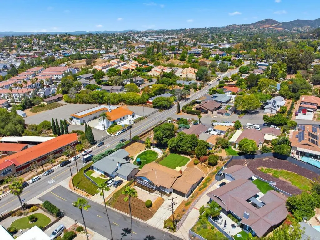 https://cdn.realtyfeed.com/cdn/127/306775476/fc8854174f0bc815cb0dc12d88b0b55d.webp