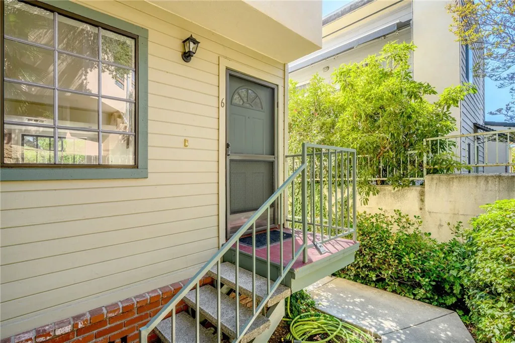 2747 Hermosa Avenue Unit 6, Montrose, CA 91020 - Photo 2 of 30, Montrose, CA