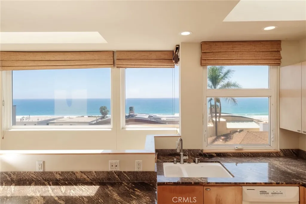 229 25th Place, Manhattan Beach, CA 90266 - Main photo, Manhattan Beach, CA