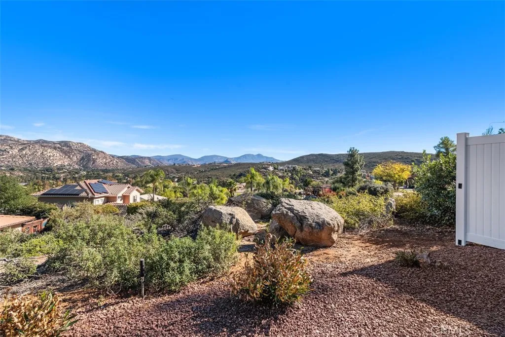https://cdn.realtyfeed.com/cdn/127/306775621/8d0142707839d2476466a91f6d4d87c8.webp