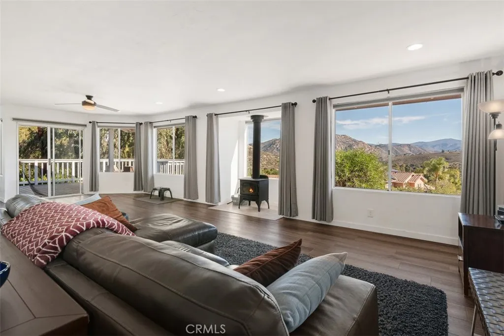 https://cdn.realtyfeed.com/cdn/127/306775621/e46f050fdef366d72e1a96a72f6ef0ec.webp
