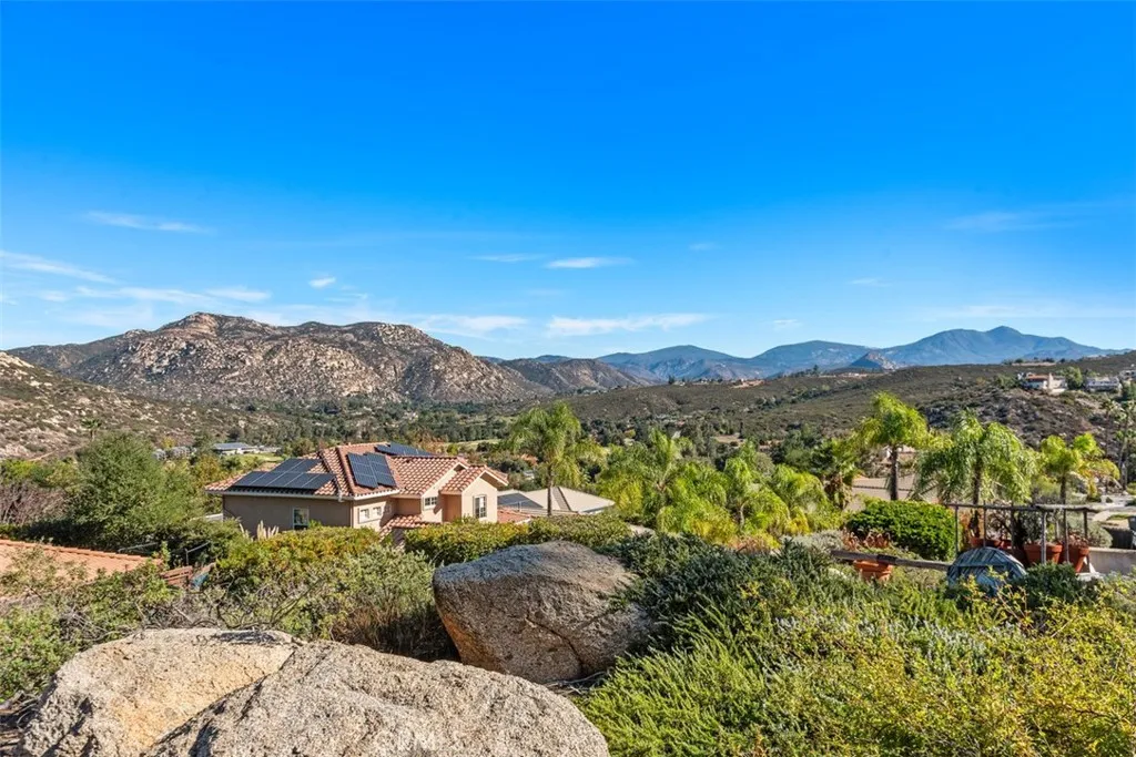 https://cdn.realtyfeed.com/cdn/127/306775621/fc1206d99b68907907450f1ea6c6449b.webp